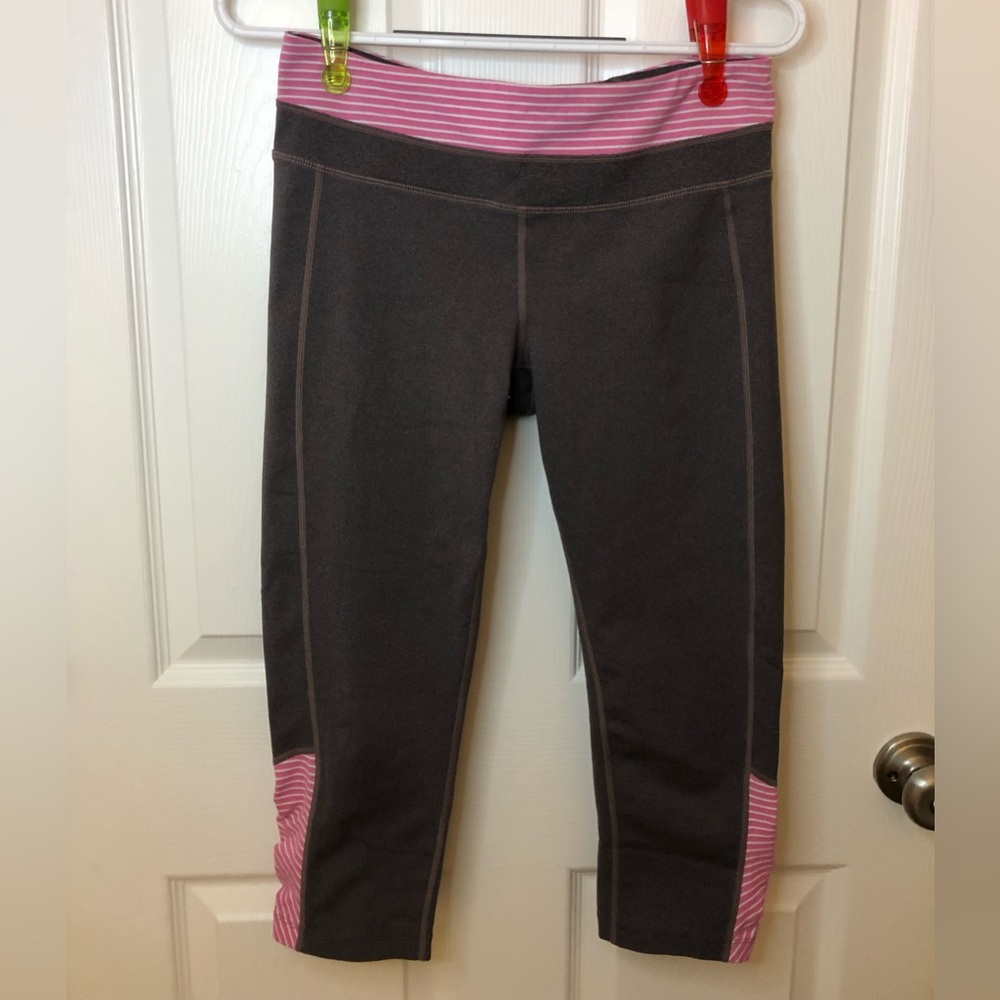 Athleta Cropped Leggings - Size medium
